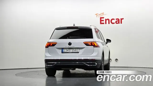 Volkswagen Tiguan Tiguan 2 поколение 2.0 TDI Premium — Фото автомобиля 4