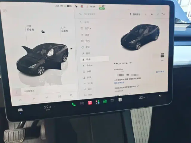 Tesla Model Y — Фото автомобиля 11