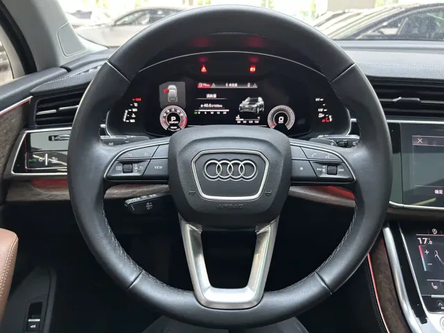 Audi Q7 — Фото автомобиля 23