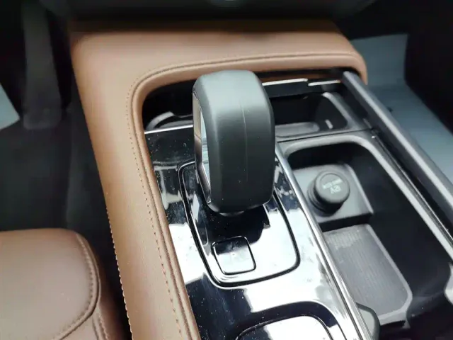 Volvo S90 — Фото автомобиля 9