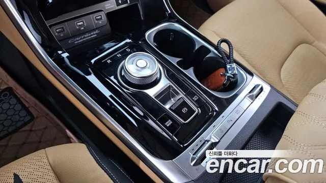 Kia Carnival Generation 4 — Фото автомобиля 12