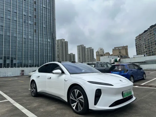 NIO NIO ET5 2024 75kWh — Фото автомобиля 3