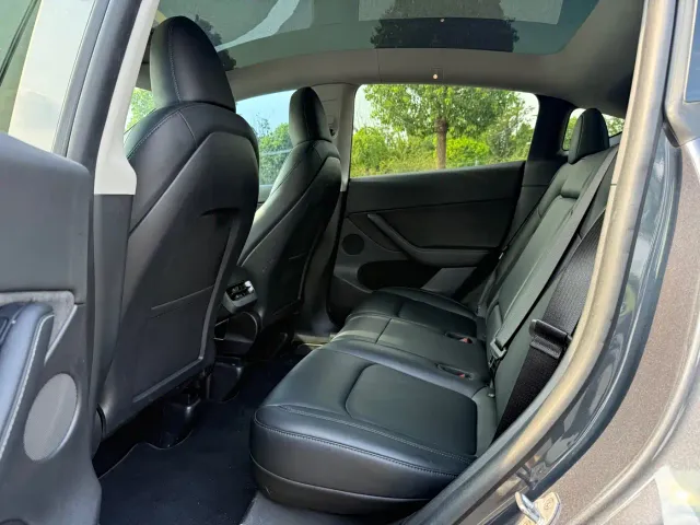 Tesla Model Y — Фото автомобиля 9
