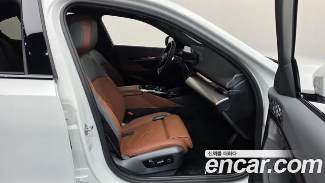 BMW 5 Series G60 — Фото автомобиля 16