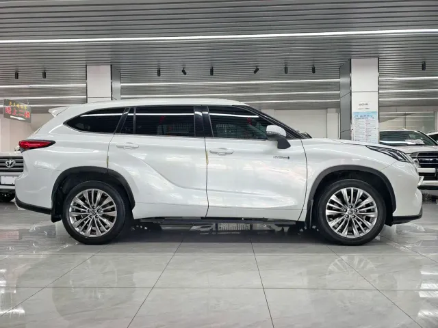Toyota Highlander — Фото автомобиля 9