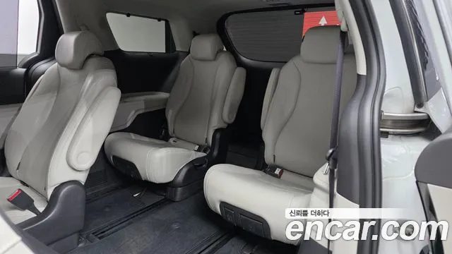 Kia Carnival Generation 4 — Фото автомобиля 11