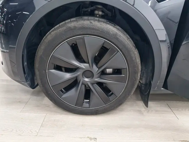 Tesla Model Y — Фото автомобиля 10