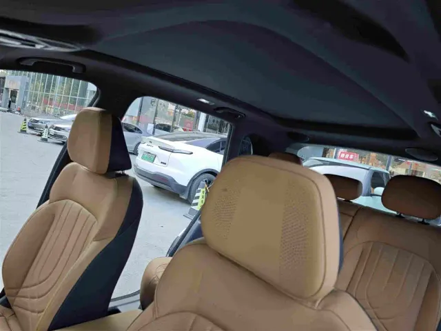 Geely Galaxy Starship 7 EM-i — Фото автомобиля 16
