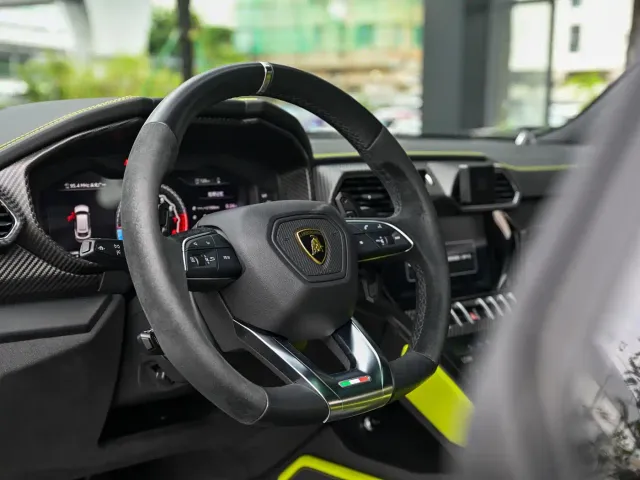 Lamborghini Urus — Фото автомобиля 9