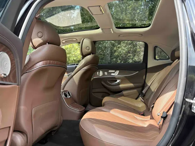 Mercedes-Benz E-Class — Фото автомобиля 5