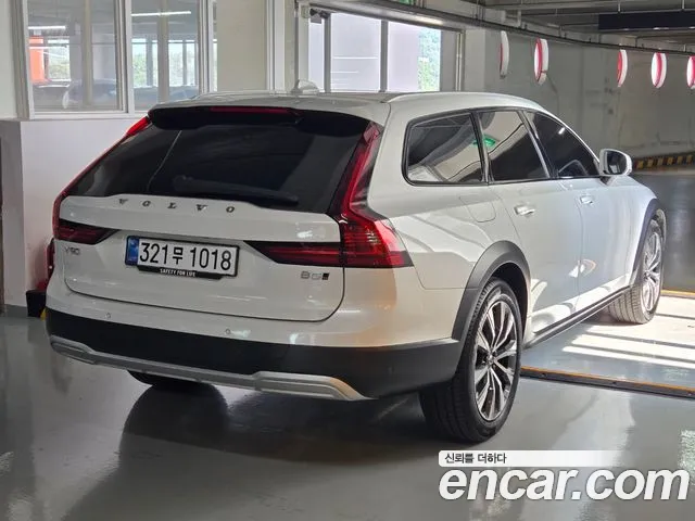 Volvo V90 — Фото автомобиля 2