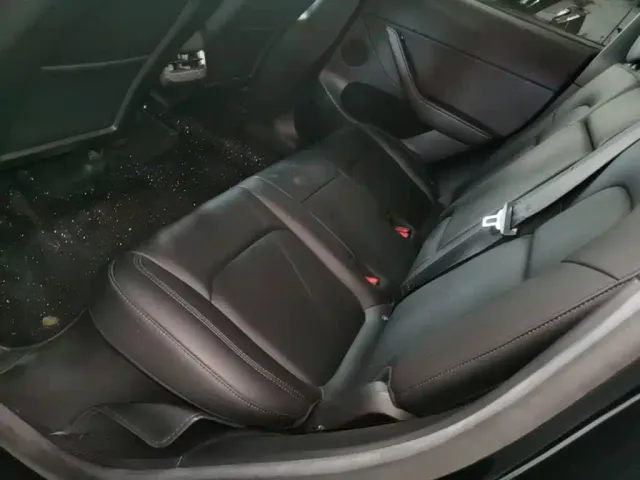Tesla Model Y — Фото автомобиля 16