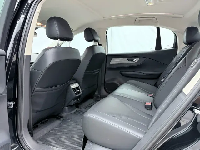 Hongqi E-QM5 — Фото автомобиля 9
