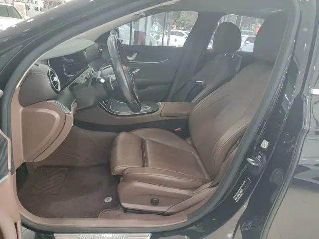 Mercedes-Benz E-Class — Фото автомобиля 14