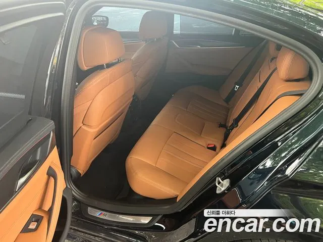 BMW 5-Series — Фото автомобиля 18