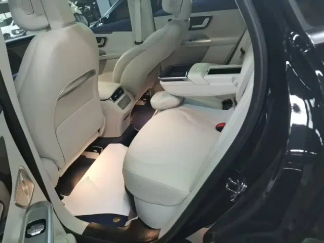 Mercedes-Benz EQE SUV — Фото автомобиля 16