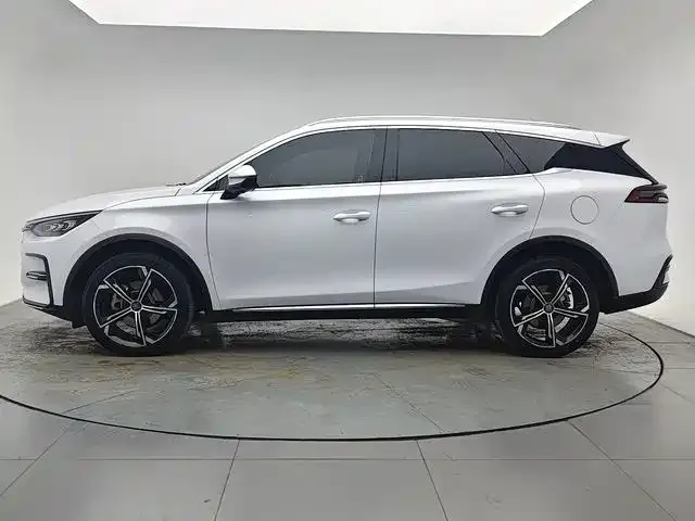 BYD Tang — Фото автомобиля 7