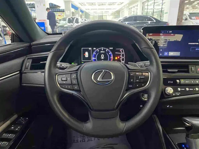Lexus ES — Фото автомобиля 11