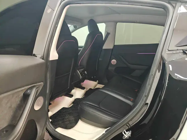 Tesla Model Y — Фото автомобиля 11