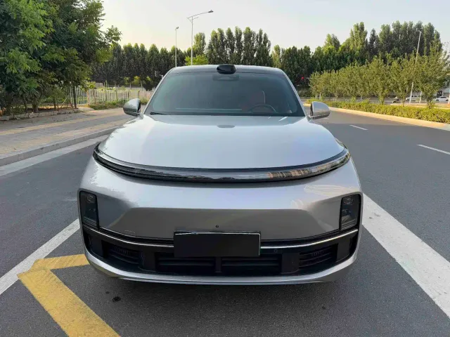 Li Auto L9 — Фото автомобиля 2