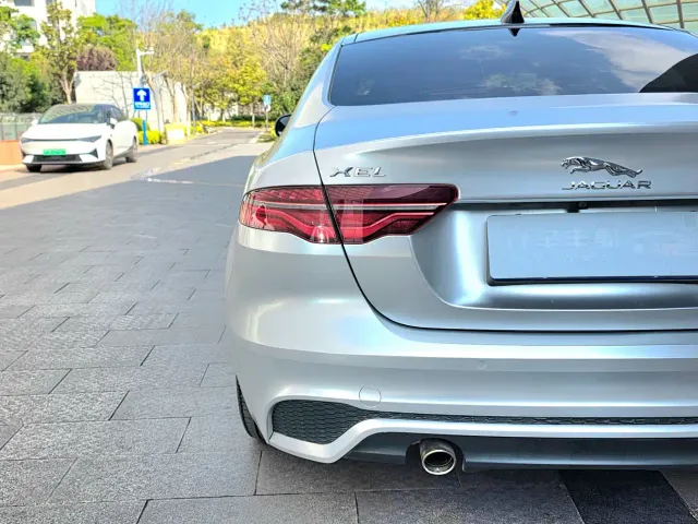 Jaguar XEL — Фото автомобиля 8