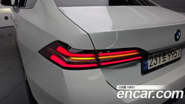 BMW 5-Series — Фото автомобиля 23