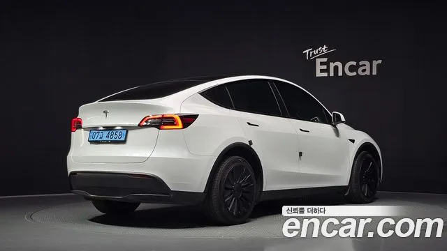 Tesla Model Y — Фото автомобиля 2