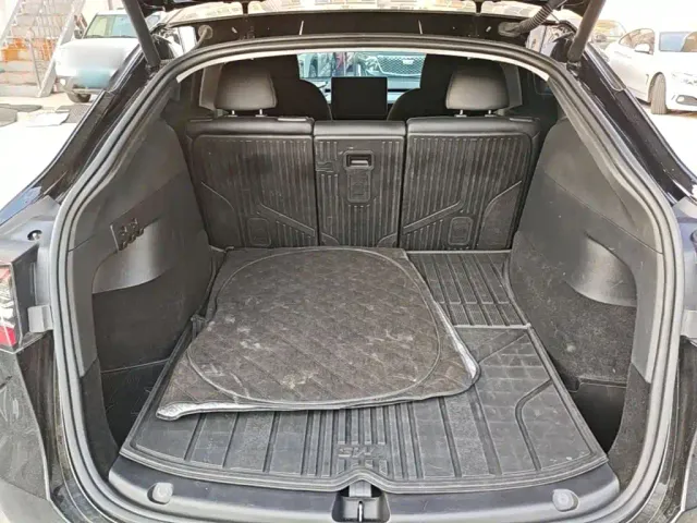 Tesla Model Y — Фото автомобиля 18