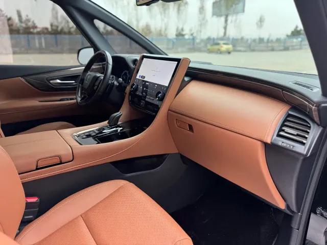 Toyota Vellfire — Фото автомобиля 10