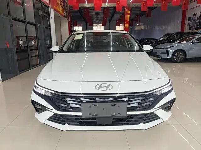 Hyundai Elantra — Фото автомобиля 2
