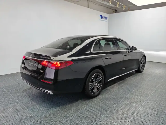Mercedes-Benz E-Class — Фото автомобиля 6