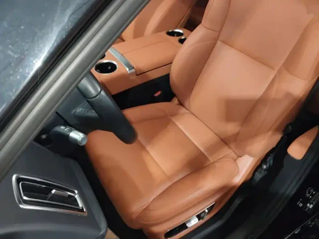 Li Auto L9 — Фото автомобиля 14