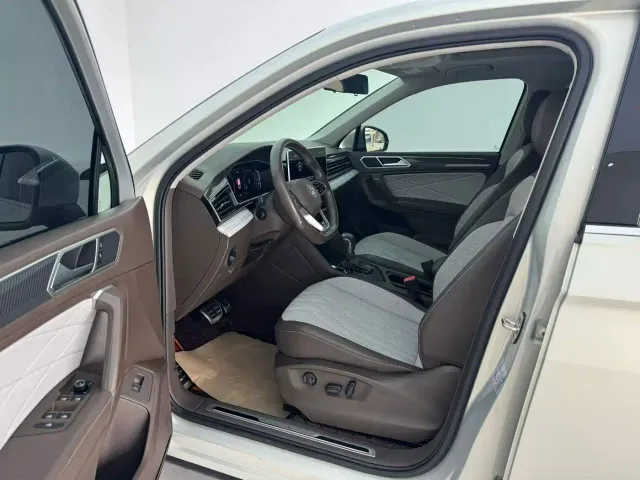 Volkswagen Tiguan L — Фото автомобиля 7