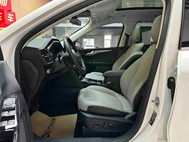 Ford Escape — Фото автомобиля 10