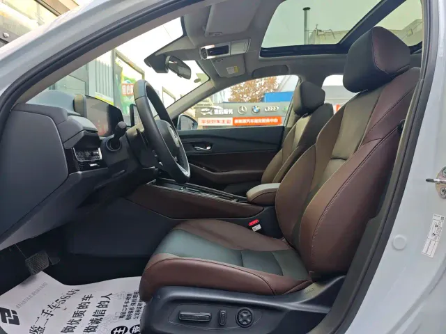 Honda Inspire Hybrid — Фото автомобиля 5