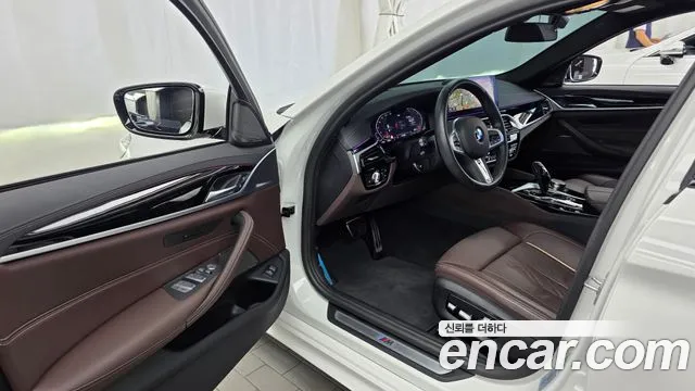 BMW 5 Series G30 — Фото автомобиля 10