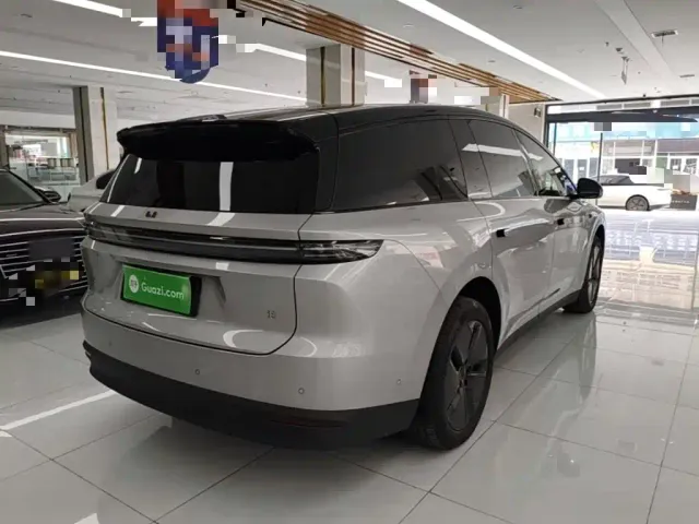 Li Auto i8 — Фото автомобиля 6