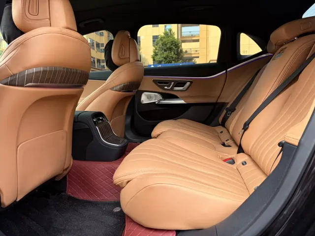 Mercedes-Benz E-Class — Фото автомобиля 5