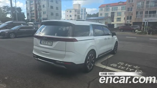 Kia Carnival Generation 4 — Фото автомобиля 6