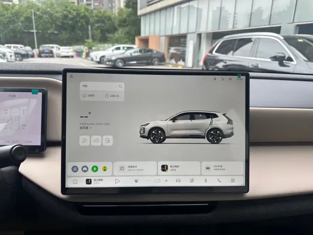 Volvo XC70 Plug-in Hybrid — Фото автомобиля 12