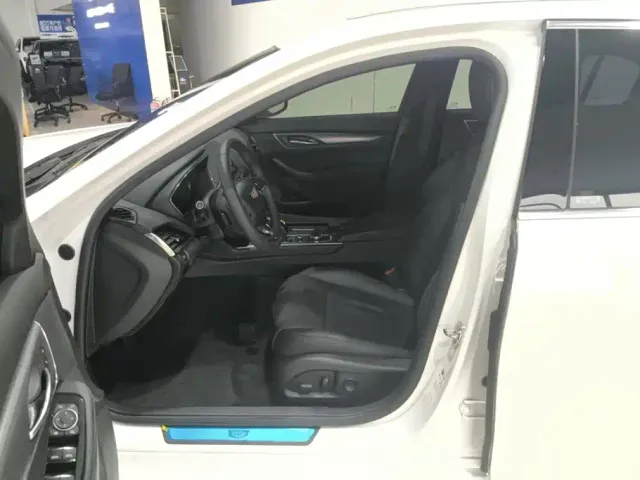 Cadillac CT5 — Фото автомобиля 9