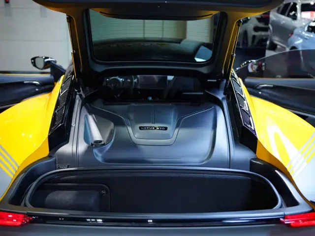Lotus Emira — Фото автомобиля 27