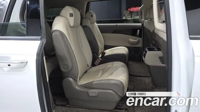 Kia Carnival Generation 4 — Фото автомобиля 17