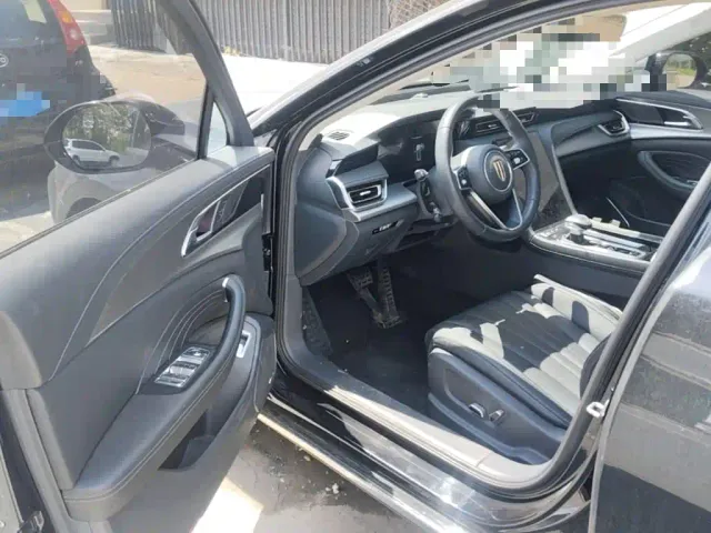 Hongqi H5 — Фото автомобиля 12