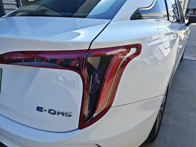 Hongqi E-QM5 — Фото автомобиля 7