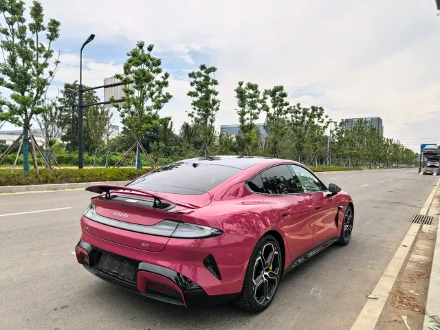 Xiaomi SU7 — Фото автомобиля 7
