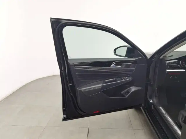 Volkswagen Passat — Фото автомобиля 8