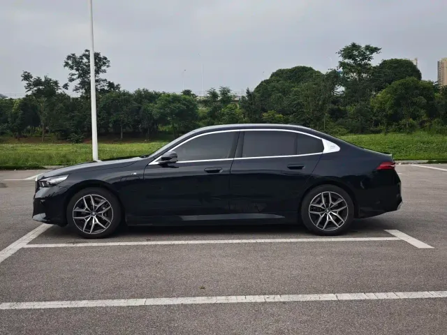 BMW i5 — Фото автомобиля 2
