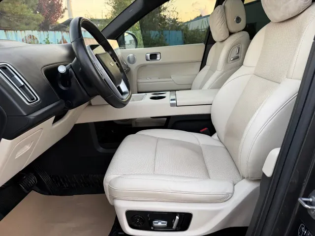 Li Auto L8 — Фото автомобиля 9
