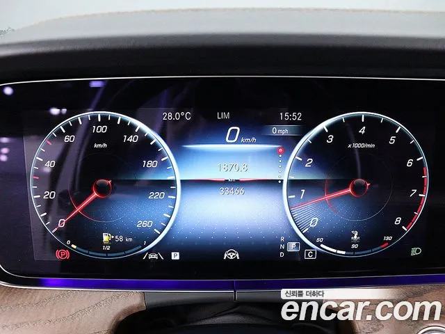 Mercedes-Benz E-Class — Фото автомобиля 6